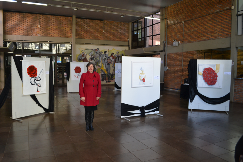 “A Noiva”: exposição apresenta mulher em dois cenários